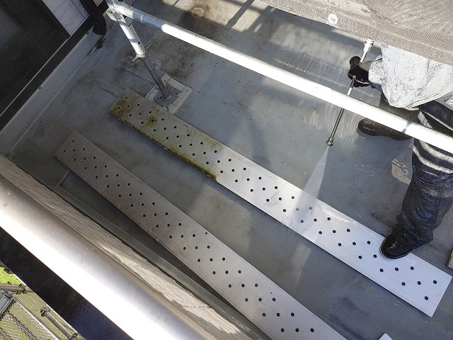 ベランダ高圧洗浄作業